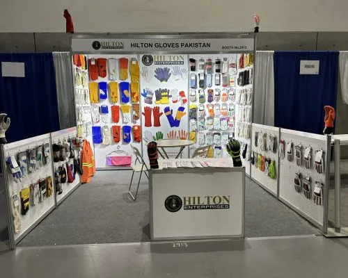 label Clothing Display in Expo