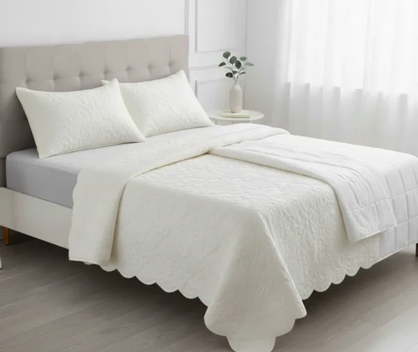 Elegant Scalloped Plain Quilt Design