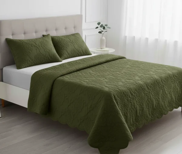 Embossed Medallion Plain Quilt